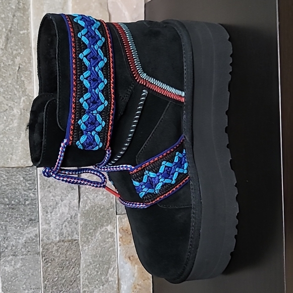 UGG Women's Classic Mini II Braid Platform Boot - Picture 7 of 10